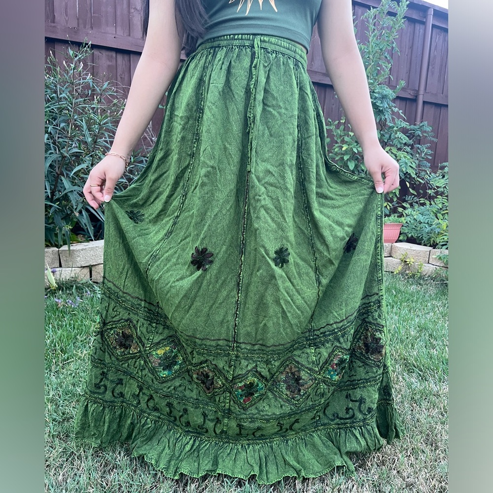 Vintage Vibe Green Embroidered Long Skirt - Picture 3 of 9